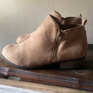 Size 9 Suede Pierre Dumas light brown  bootie